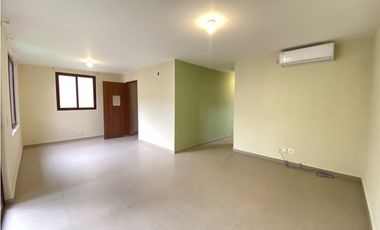 Casa en  Alquiler o Venta  – Brisas del Golf, PH Golf Gardens - LH 