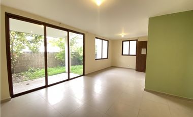 Casa en  Alquiler o Venta  – Brisas del Golf, PH Golf Gardens - LH 