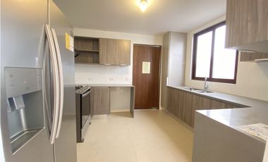 Casa en  Alquiler o Venta  – Brisas del Golf, PH Golf Gardens - LH 