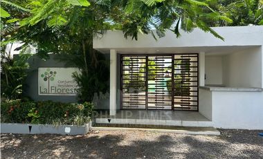 Venta de Villa en Coronado, Conjunto Residencial La Floresta