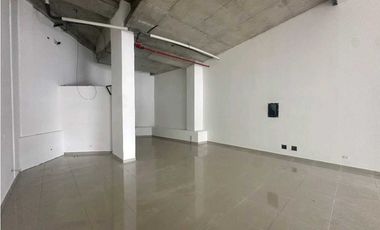 LOCAL COMERCIAL EN PARQUE LEFEVRE A PASOS DE WAIKIKI ESQUINA 137M2