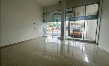 LOCAL COMERCIAL EN PARQUE LEFEVRE A PASOS DE WAIKIKI ESQUINA 137M2