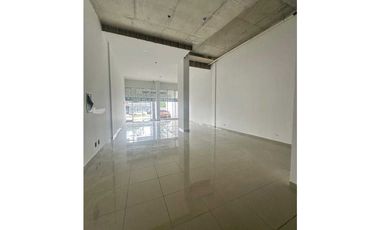 LOCAL COMERCIAL EN PARQUE LEFEVRE A PASOS DE WAIKIKI ESQUINA 137M2