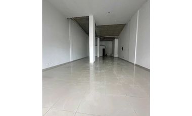 LOCAL COMERCIAL EN PARQUE LEFEVRE A PASOS DE WAIKIKI ESQUINA 137M2