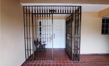 VENDO HERMOSA CASA EN LA ALAMEDA