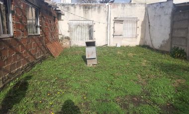 CASA EN VENTA, 4 AMBIENTES , LUIS GUILLON