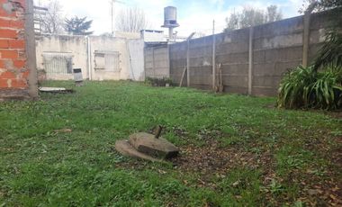 CASA EN VENTA, 4 AMBIENTES , LUIS GUILLON