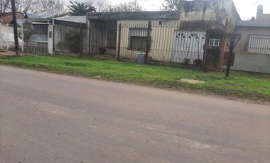 CASA EN VENTA, 4 AMBIENTES , LUIS GUILLON
