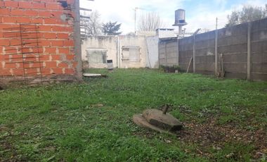 CASA EN VENTA, 4 AMBIENTES , LUIS GUILLON