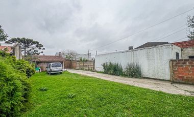 VENTA CASA 3 AMBIENTES CON AMPLIO PARQUE AL FRENTE