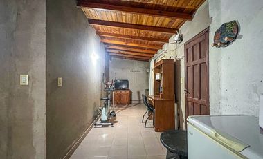 VENTA CASA 3 AMBIENTES CON AMPLIO PARQUE AL FRENTE