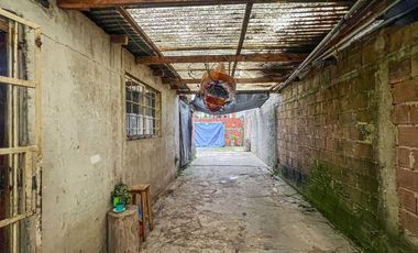 VENTA CASA 3 AMBIENTES CON AMPLIO PARQUE AL FRENTE