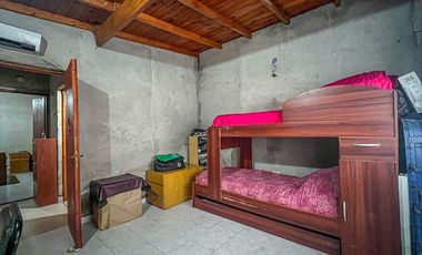 VENTA CASA 3 AMBIENTES CON AMPLIO PARQUE AL FRENTE