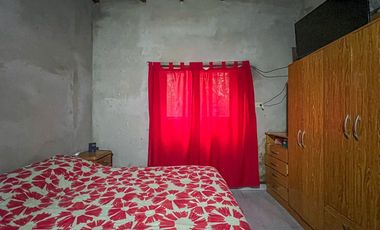 VENTA CASA 3 AMBIENTES CON AMPLIO PARQUE AL FRENTE