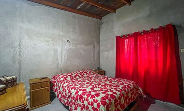 VENTA CASA 3 AMBIENTES CON AMPLIO PARQUE AL FRENTE