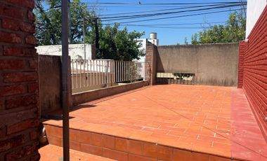 VENTA CASA 2 DORM + DPTO 1 DORM