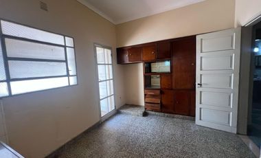 VENTA CASA 2 DORM + DPTO 1 DORM
