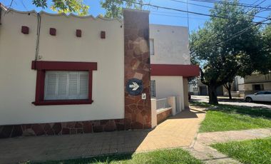 VENTA CASA 2 DORM + DPTO 1 DORM