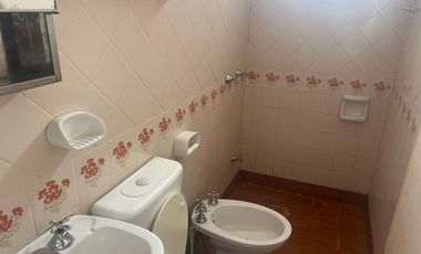 VENTA CASA 2 DORM + DPTO 1 DORM