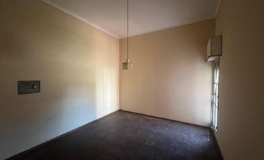 VENTA CASA 2 DORM + DPTO 1 DORM