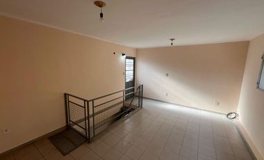 VENTA CASA 2 DORM + DPTO 1 DORM