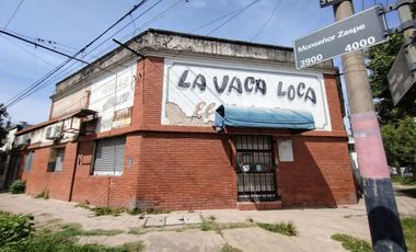 Casa de dos dormitorios más local comercial.