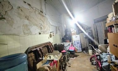 Casa de dos dormitorios más local comercial.