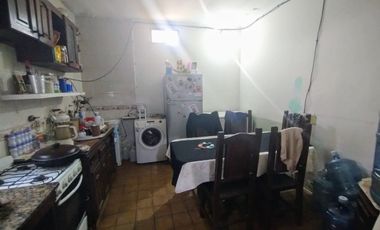 Casa de dos dormitorios más local comercial.