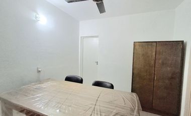 Venta, casa al frente a metros de Av. General Paz.