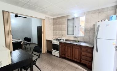 Venta, casa al frente a metros de Av. General Paz.