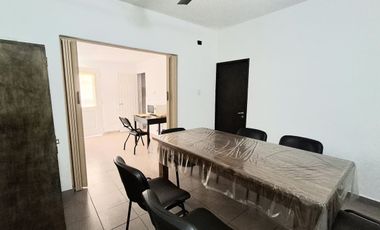 Venta, casa al frente a metros de Av. General Paz.