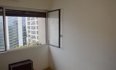 Departamento sin balcon en venta Vicente Lopez 2 ambientes piso alto muy luminoso en buen estado