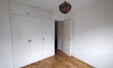 Departamento sin balcon en venta Vicente Lopez 2 ambientes piso alto muy luminoso en buen estado