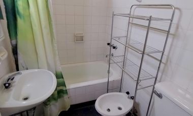 Departamento sin balcon en venta Vicente Lopez 2 ambientes piso alto muy luminoso en buen estado