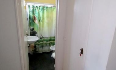 Departamento sin balcon en venta Vicente Lopez 2 ambientes piso alto muy luminoso en buen estado