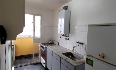 Departamento sin balcon en venta Vicente Lopez 2 ambientes piso alto muy luminoso en buen estado