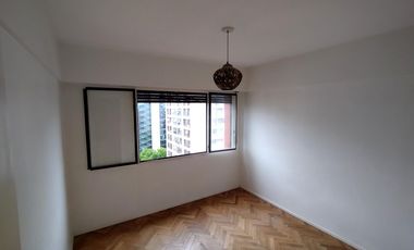 Departamento sin balcon en venta Vicente Lopez 2 ambientes piso alto muy luminoso en buen estado