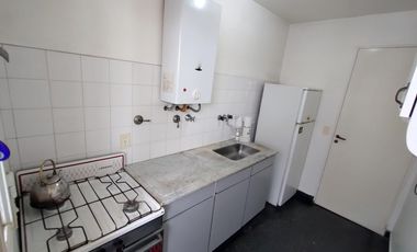 Departamento sin balcon en venta Vicente Lopez 2 ambientes piso alto muy luminoso en buen estado