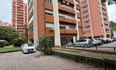 Departamento sin balcon en venta Vicente Lopez 2 ambientes piso alto muy luminoso en buen estado