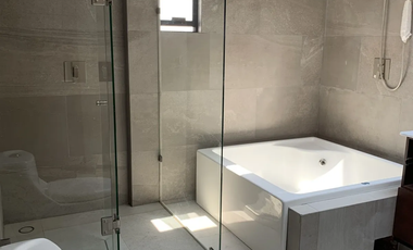 Excelente casa en venta en calle Cda remodelada.