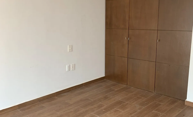 Excelente casa en venta en calle Cda remodelada.