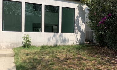 Excelente casa en venta en calle Cda remodelada.