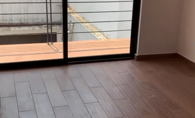 Excelente casa en venta en calle Cda remodelada.