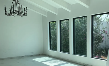 Excelente casa en venta en calle Cda remodelada.