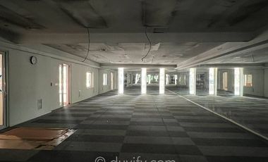 Local Comercial en Arriendo en Av las condes 9050