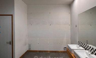 Local Comercial en Arriendo en Av las condes 9050