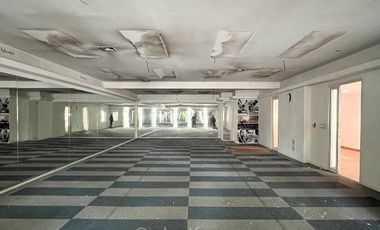 Local Comercial en Arriendo en Av las condes 9050