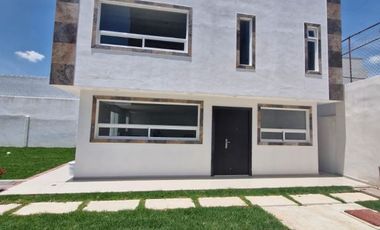 Casa en venta en San Jorge Pueblo Nuevo, atrás de la UVM campus Toluca 5 min de Galerías y Metepec centro, salida rápida  avenida Tecnológico