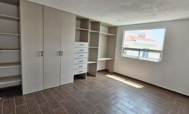 Casa en venta en San Jorge Pueblo Nuevo, atrás de la UVM campus Toluca 5 min de Galerías y Metepec centro, salida rápida  avenida Tecnológico