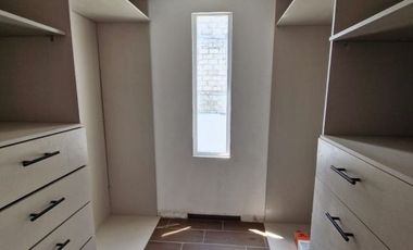 Casa en venta en San Jorge Pueblo Nuevo, atrás de la UVM campus Toluca 5 min de Galerías y Metepec centro, salida rápida  avenida Tecnológico